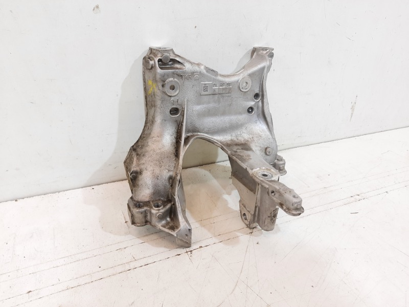 Кронштейн передней балки