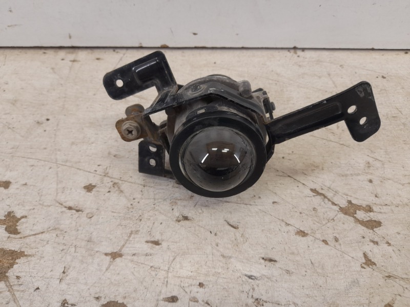 Фара противотуманная правая