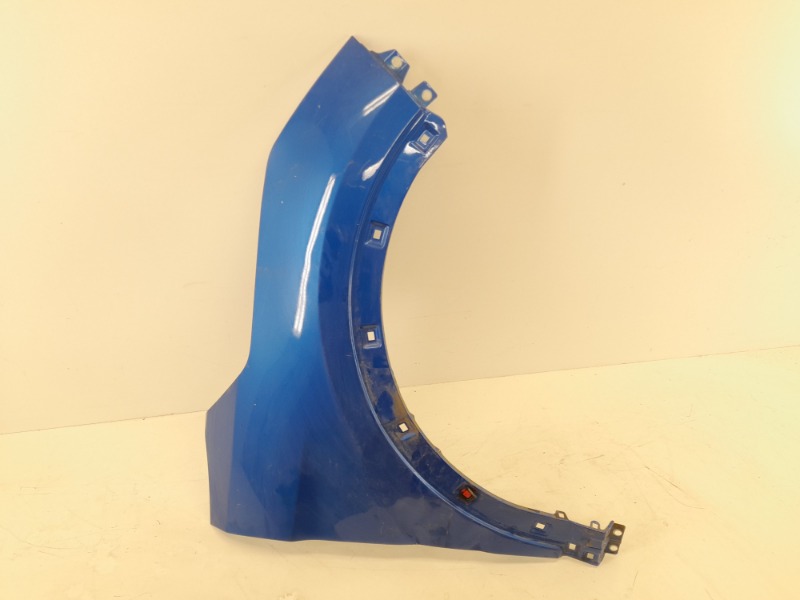 Крыло переднее правое