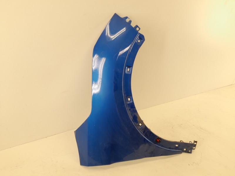 Крыло переднее правое