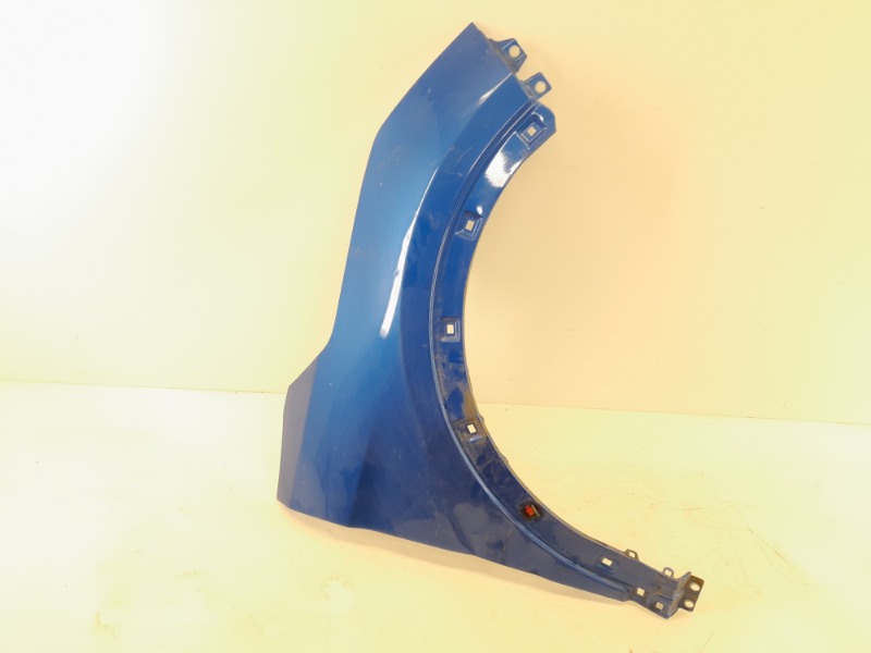 Крыло переднее правое