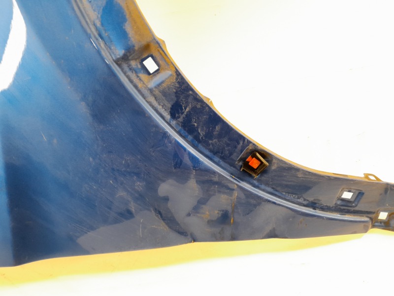 Крыло переднее правое