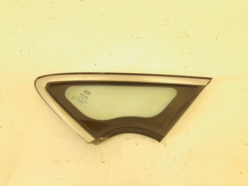 Стекло двери передней левой