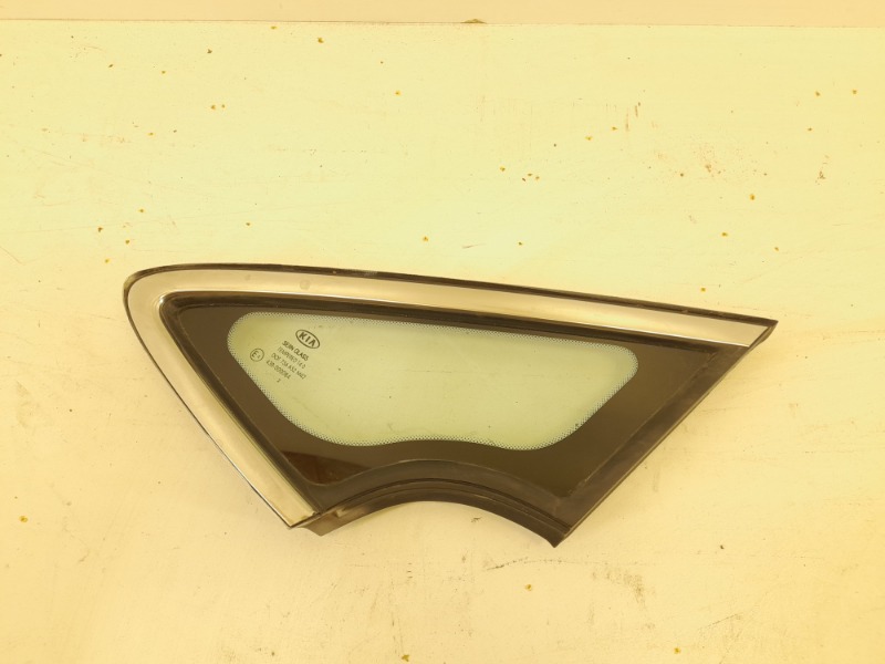 Стекло двери передней левой