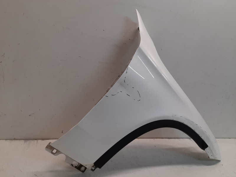 Крыло переднее правое