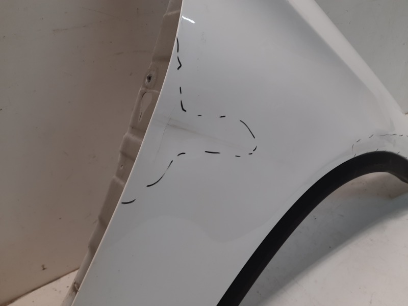 Крыло переднее правое