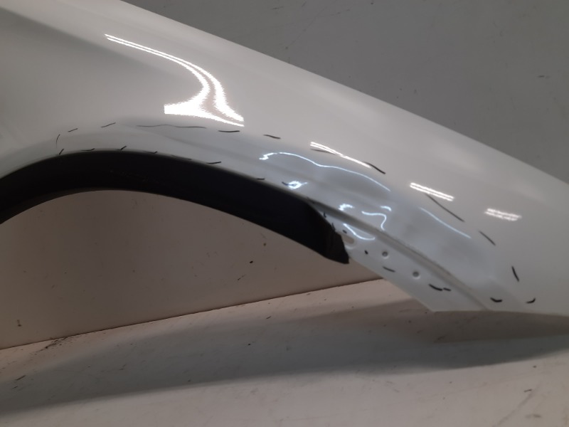 Крыло переднее правое