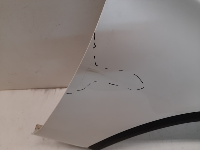 Крыло переднее правое