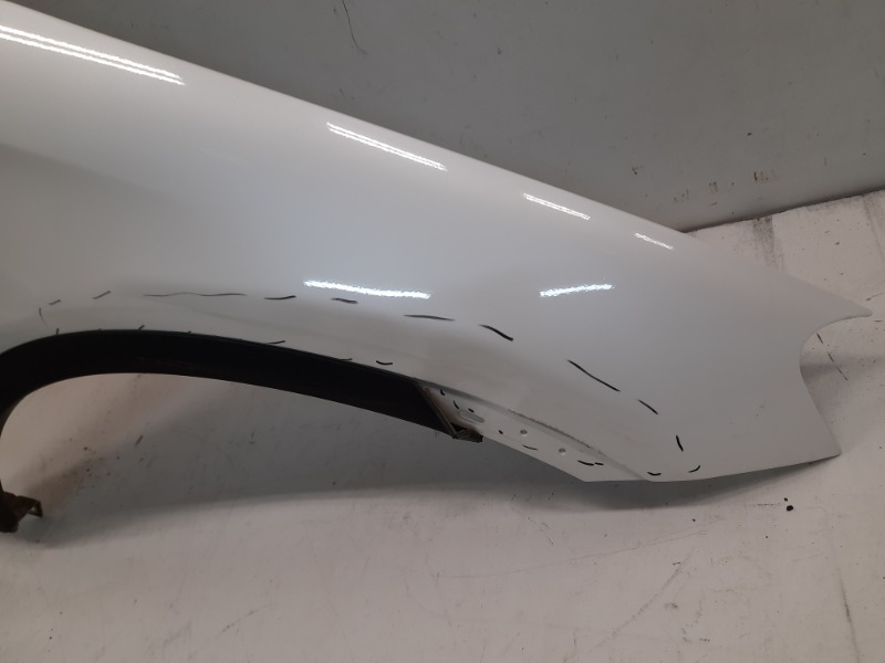 Крыло переднее правое