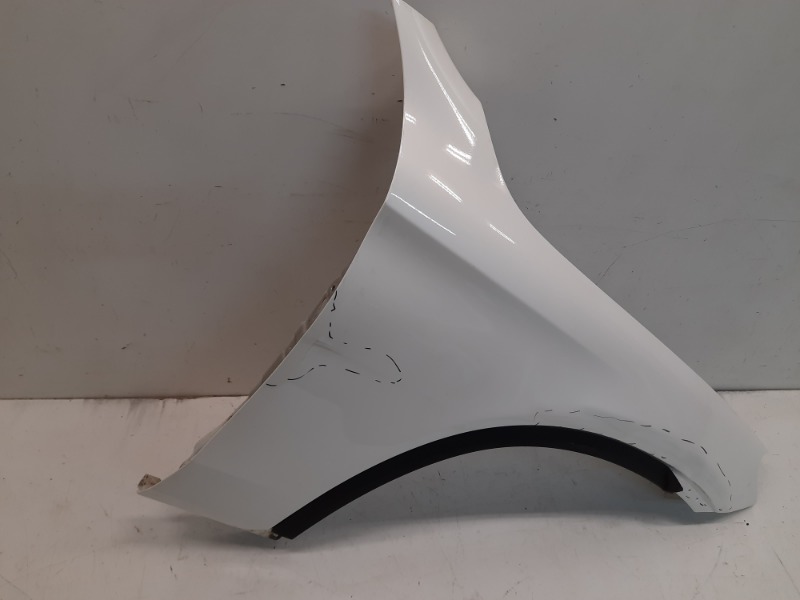 Крыло переднее правое