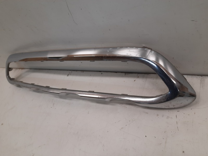 Накладка переднего бампера