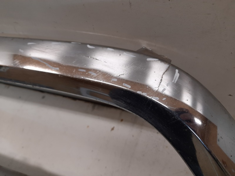 Накладка переднего бампера