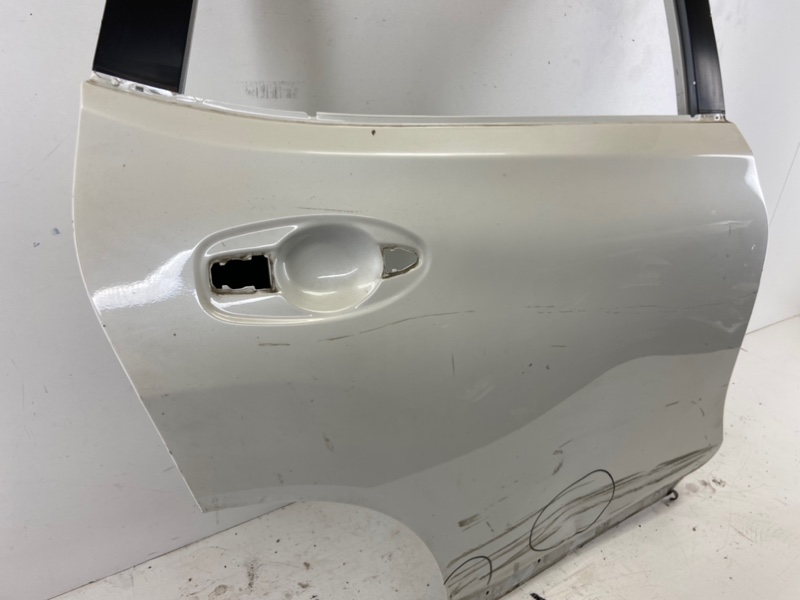 Дверь задняя правая