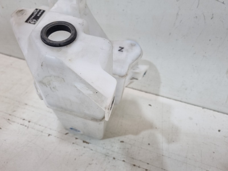 Бачок омывателя лобового стекла