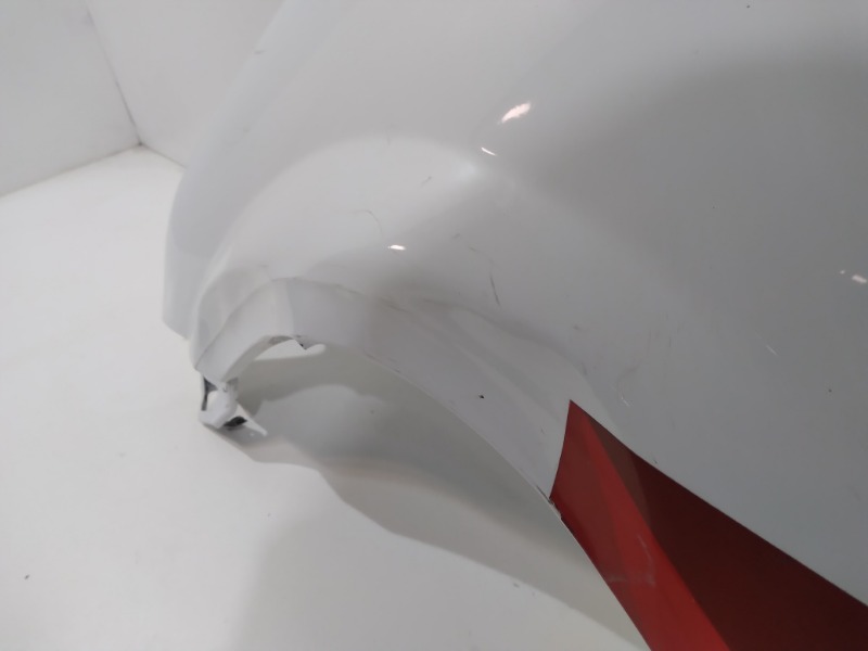 Крыло переднее левое