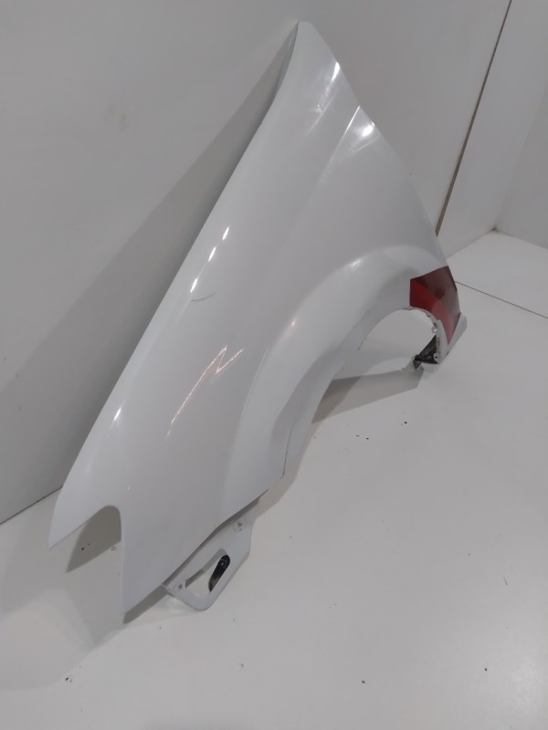 Крыло переднее левое