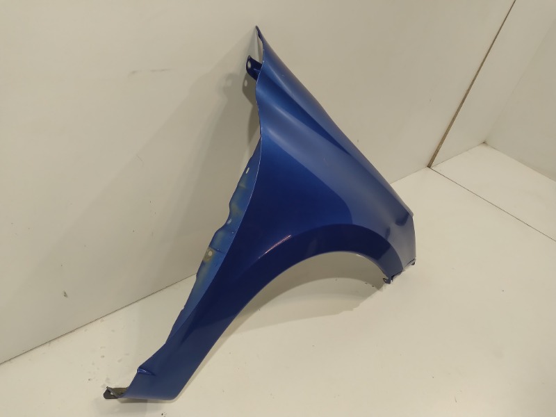 Крыло переднее правое