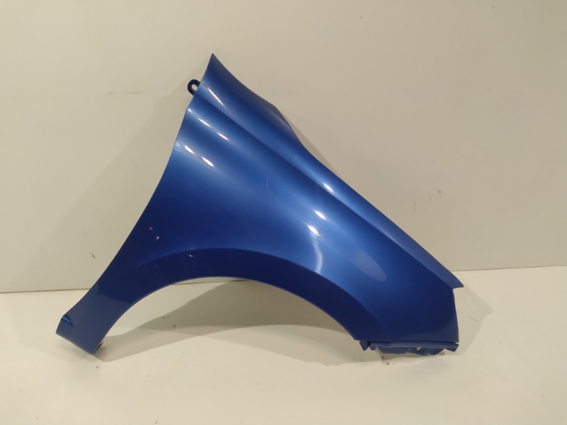 Крыло переднее правое