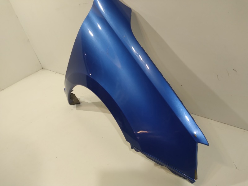 Крыло переднее правое