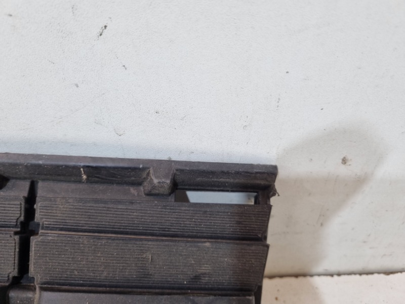 Решетка в бампер правая