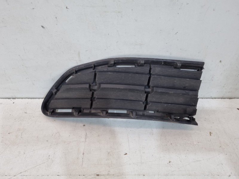 Решетка в бампер правая