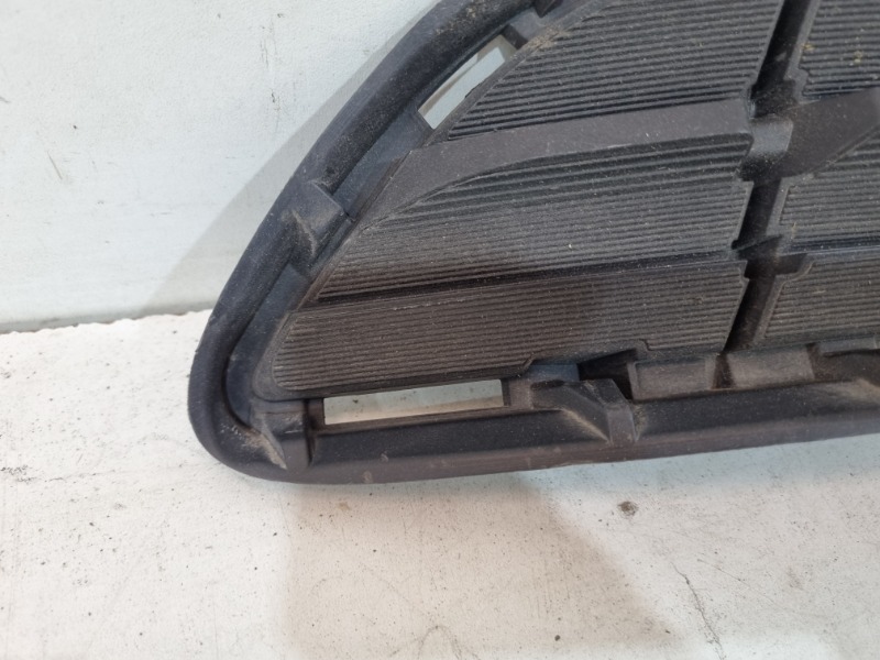 Решетка в бампер правая