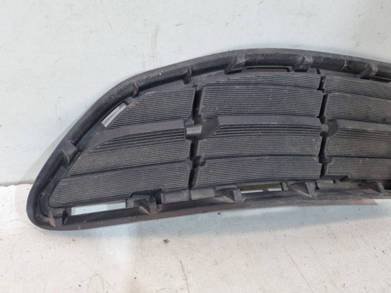 Решетка в бампер правая