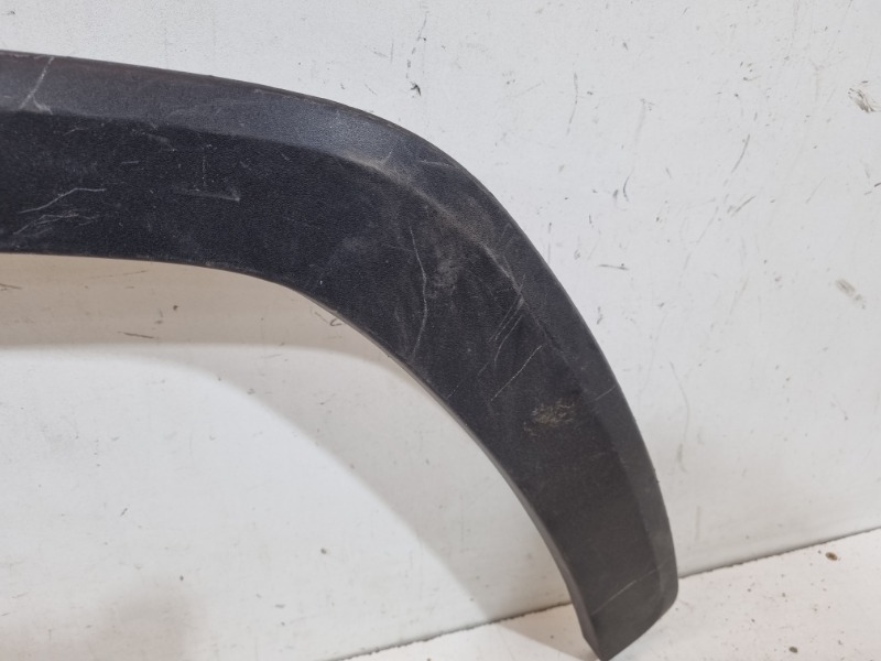 Накладка переднего крыла правого