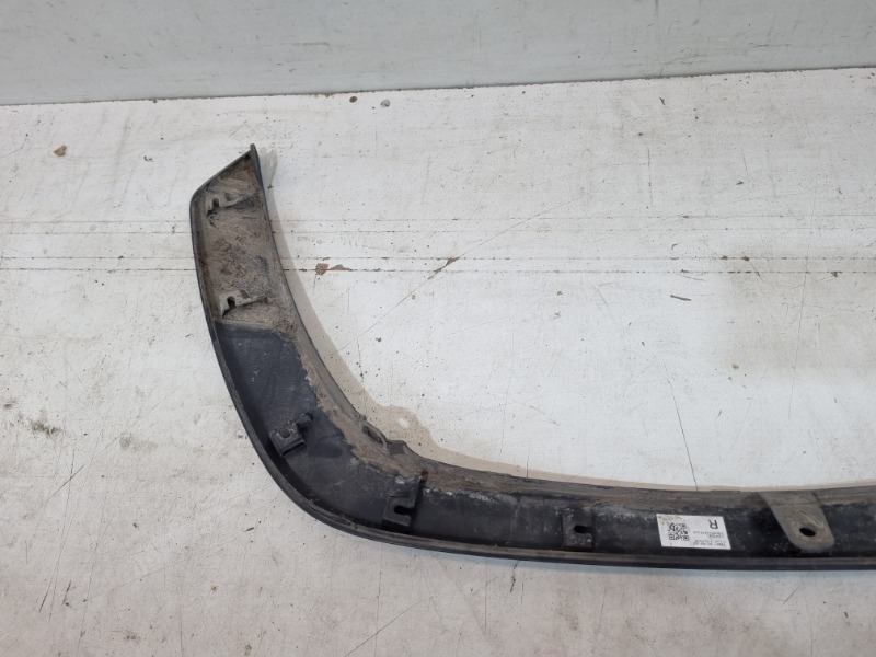 Накладка переднего крыла правого