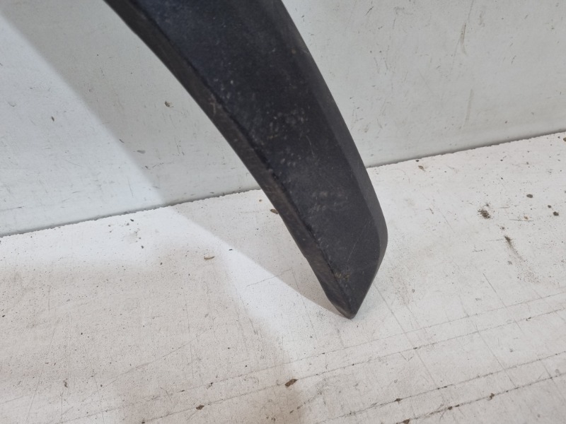 Накладка переднего крыла правого