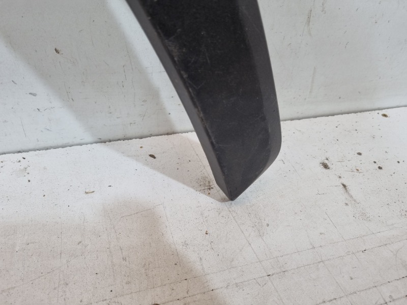 Накладка переднего крыла правого