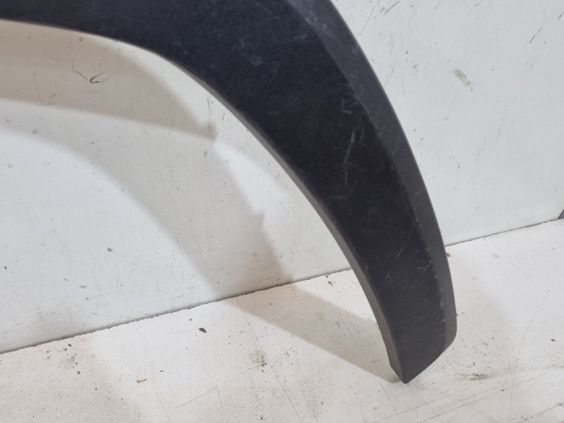 Накладка переднего крыла правого