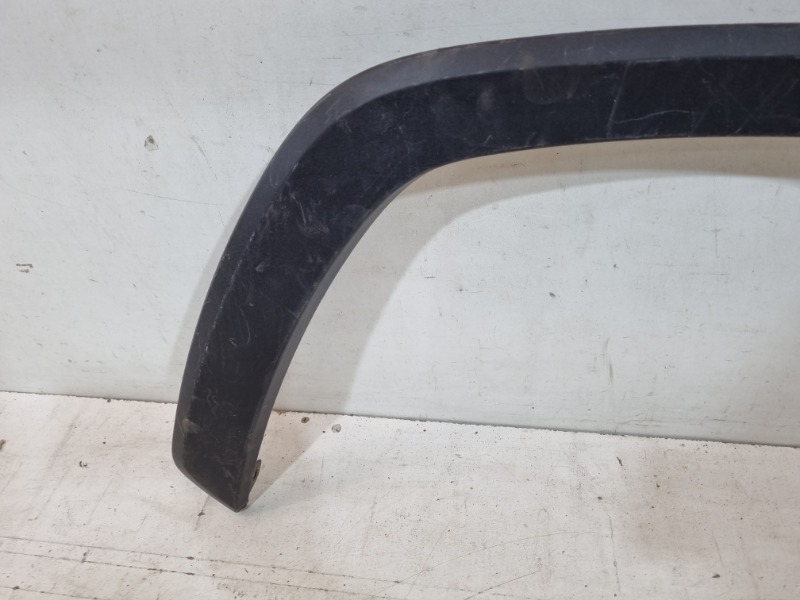 Накладка переднего крыла правого