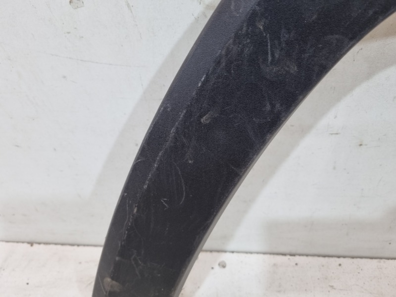 Накладка переднего крыла правого