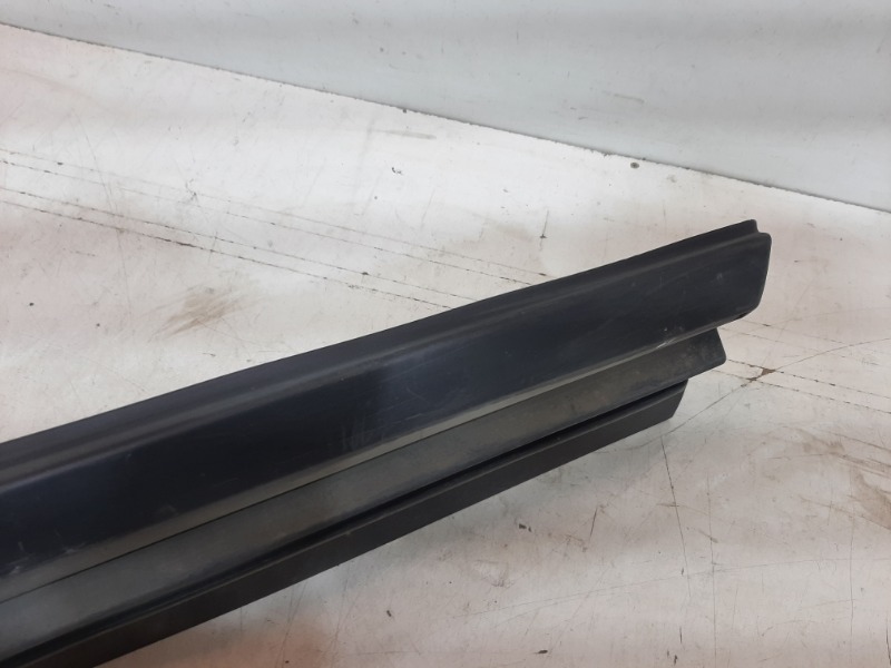 Накладка двери передней правой