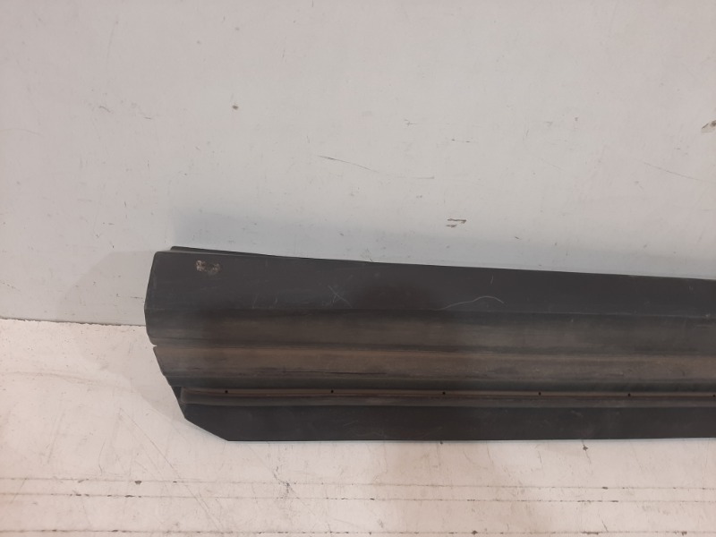 Накладка двери передней правой