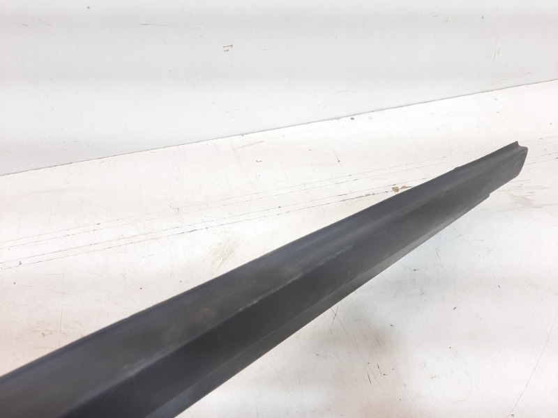 Накладка двери передней правой