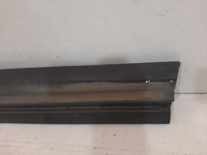 Накладка двери передней правой