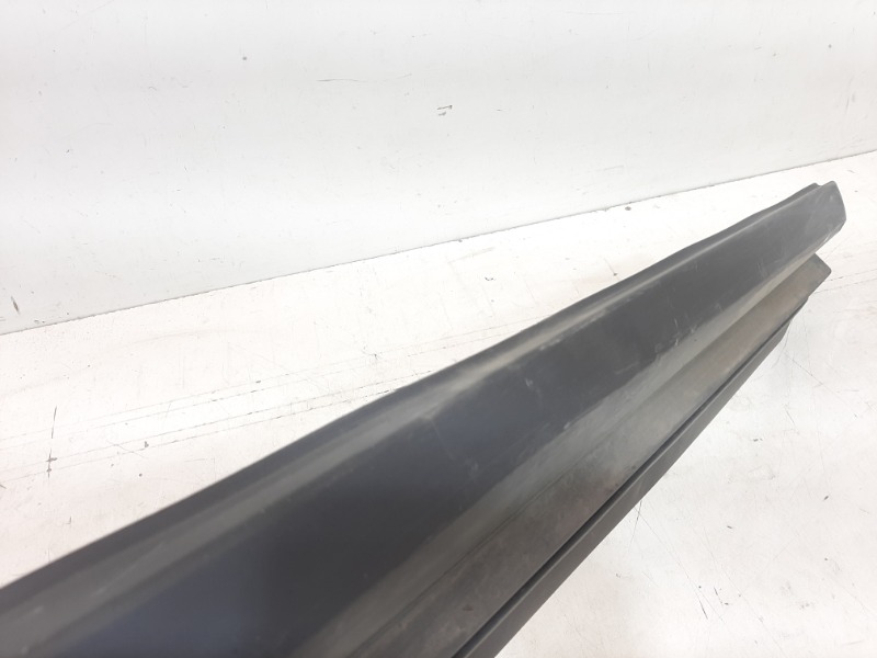 Накладка двери передней правой