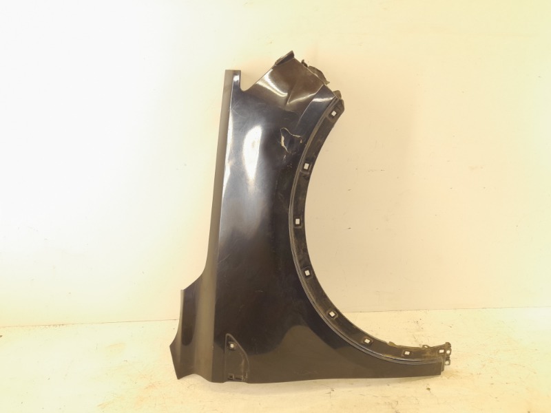 Крыло переднее правое