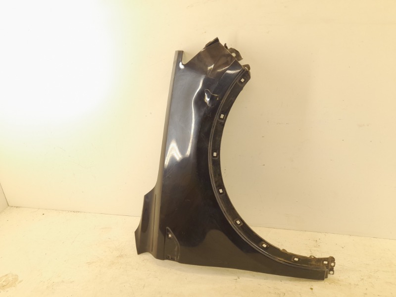 Крыло переднее правое