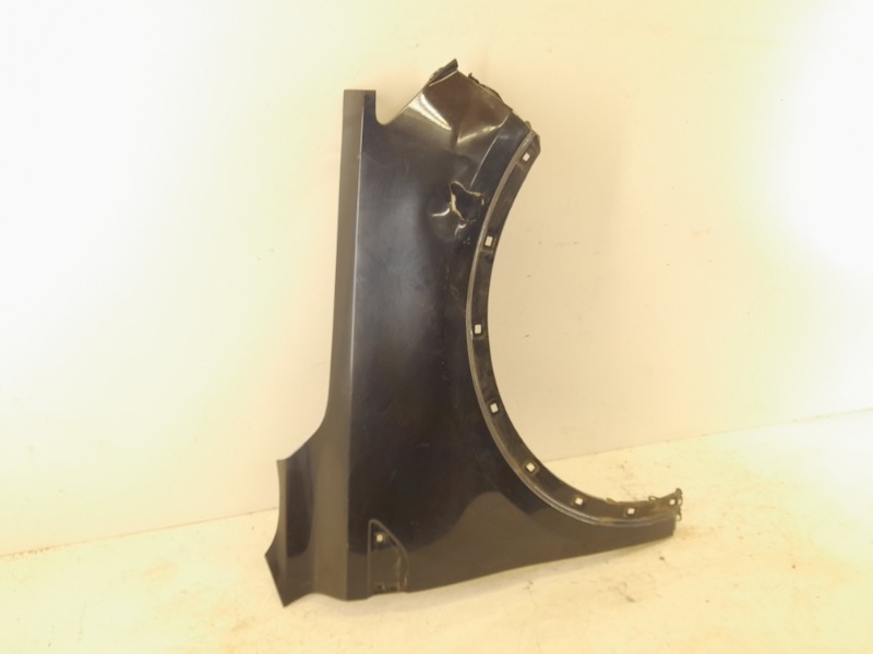 Крыло переднее правое