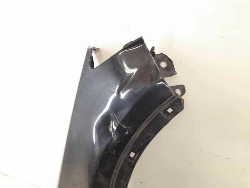 Крыло переднее правое