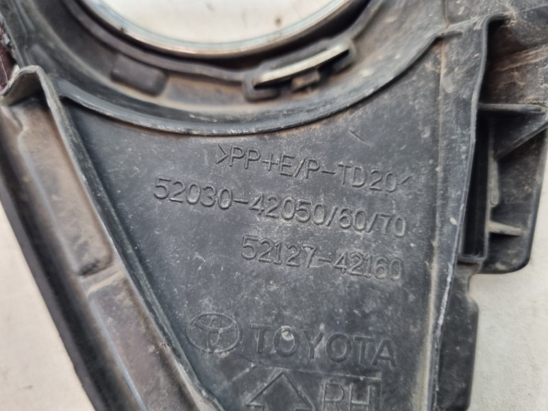 Рамка противотуманной фары правой