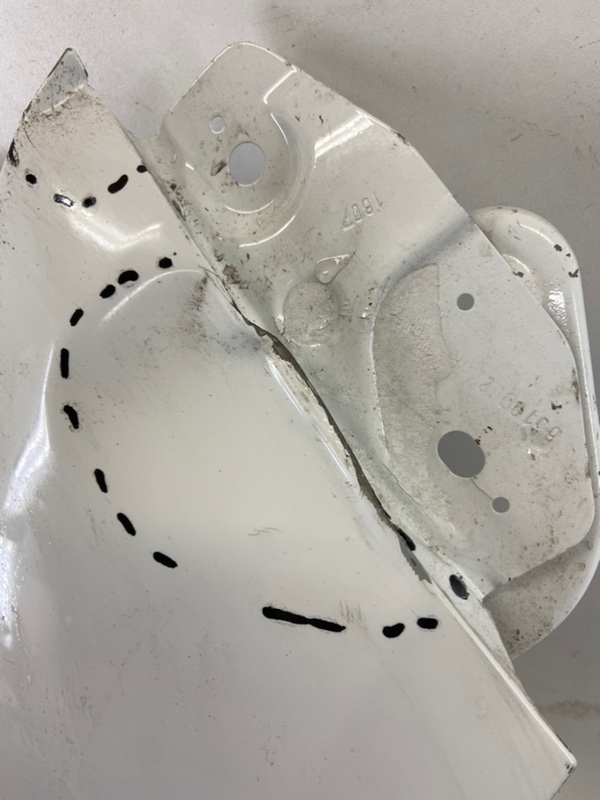 Крыло переднее правое