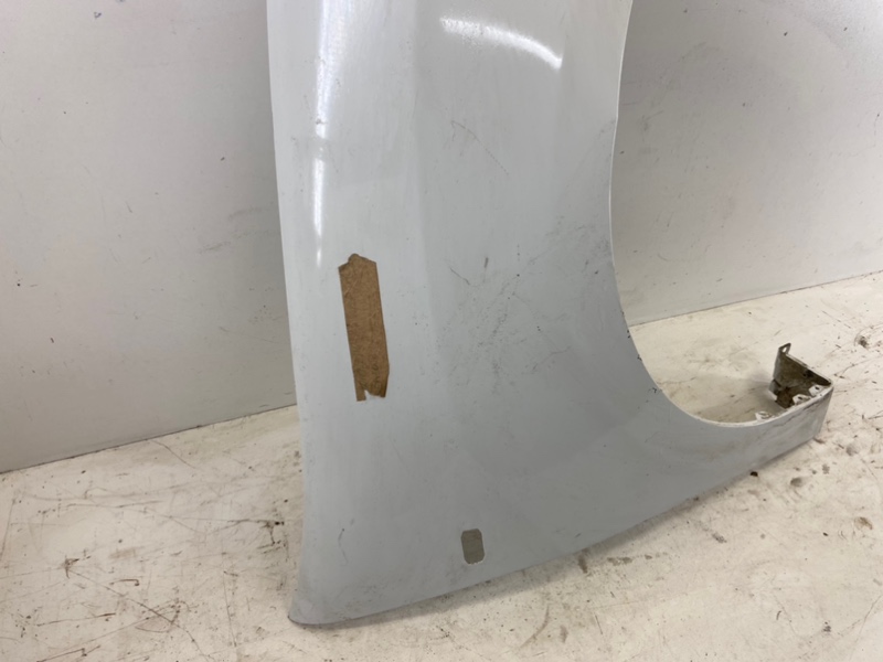 Крыло переднее правое