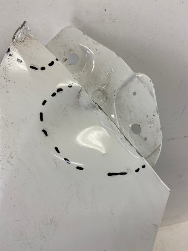 Крыло переднее правое