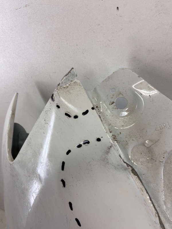 Крыло переднее правое