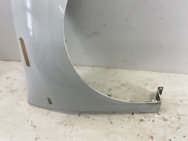 Крыло переднее правое