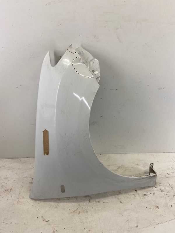 Крыло переднее правое